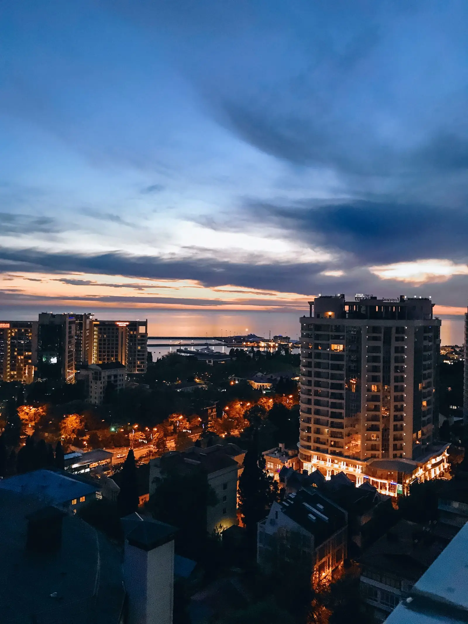 Вечерний Сочи: огни города, порт и Чёрное море