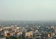 Комплекс Каскад в Ереване с видом на Арарат