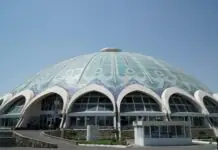 Базар Чорсу под бирюзовым куполом в Ташкенте