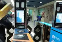 Интернет, связь и оплата в Китае: как подготовиться туристу (eSIM, карты, мобильные платежи) Сканер QR-кода AliPay на турникете в Китае