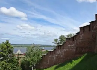 Нижний Новгород: первая поездка — Кремль над Волгой, лестница и Стрелка Нижегородский Кремль на высоком берегу Волги